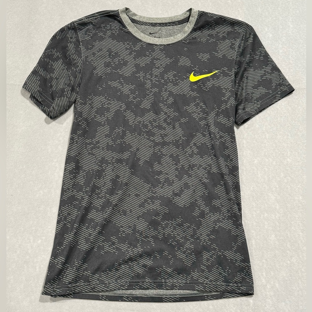 Nike Men's Dri Fit Training T- Shirt Black/Gray Camo - Size Small